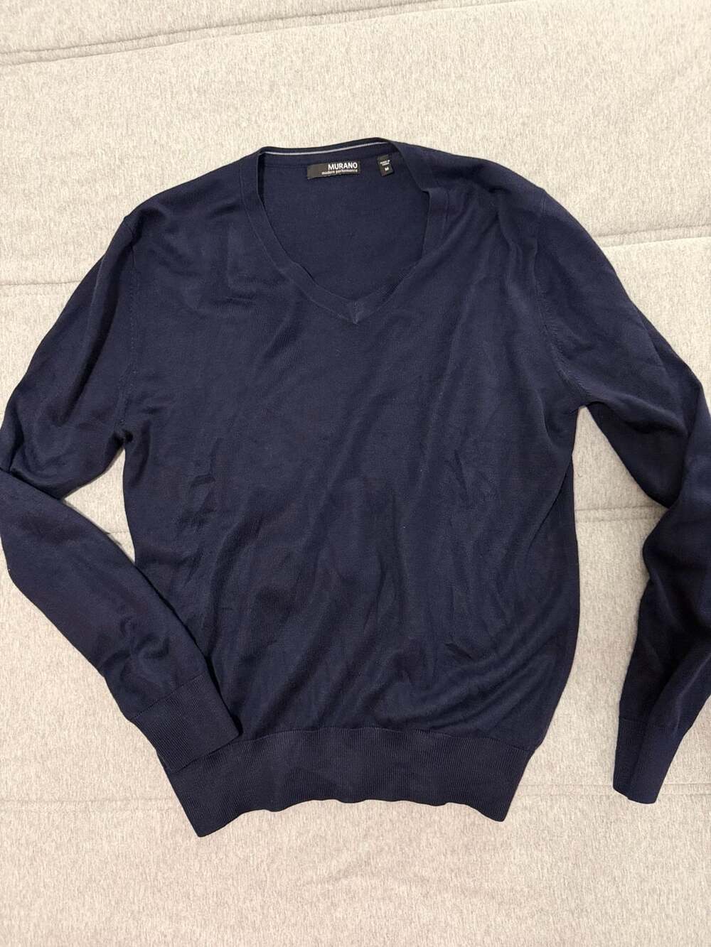 Murano Modern Performance Men's Navy Blue V-Neck Sweater Size M